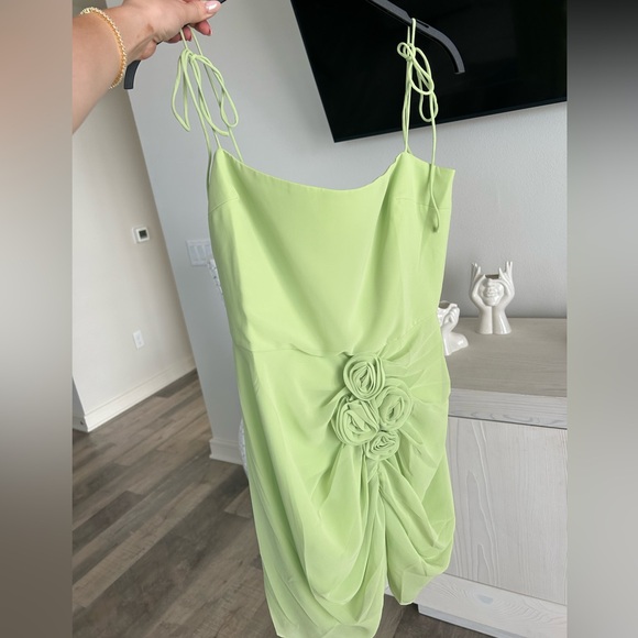 NEW Amanda Uprichard - Picture 3 of 3